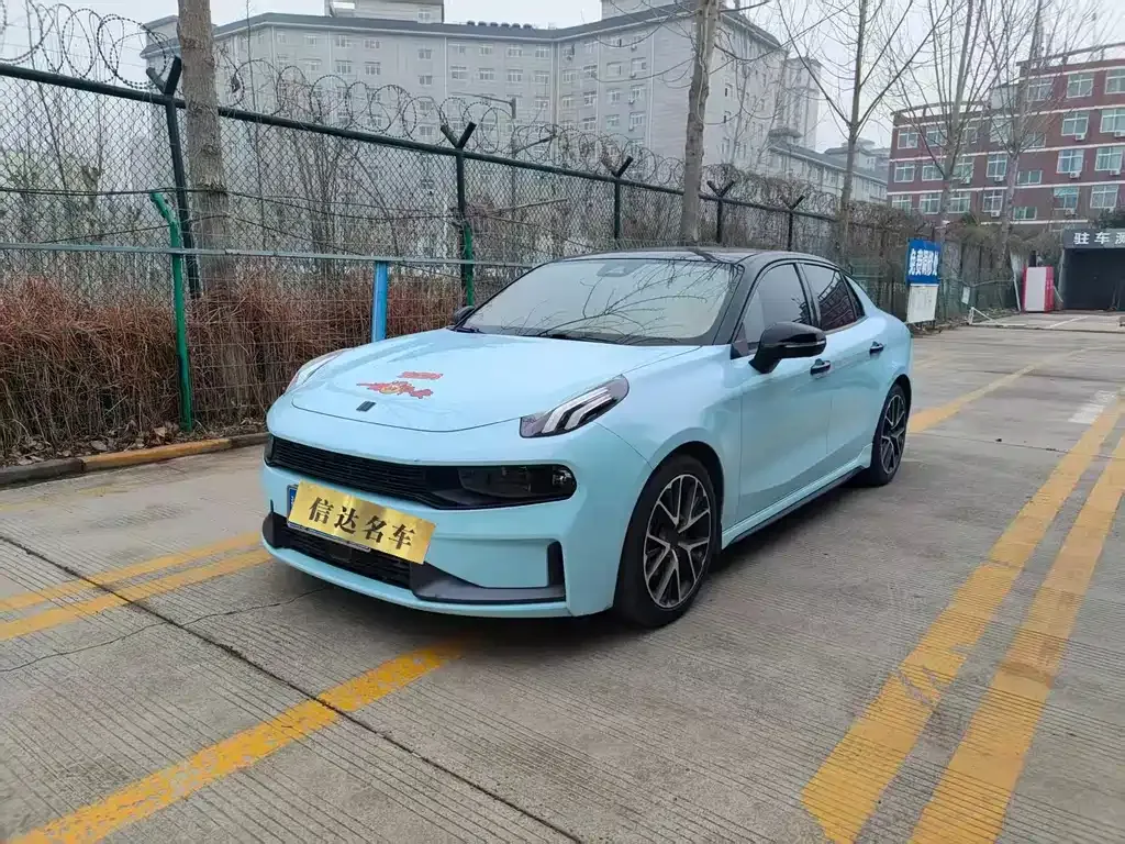 Lynk & Co 03