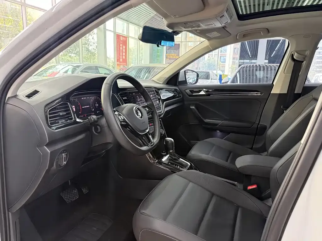 Volkswagen T-Roc 2021 из CN, фото 2
