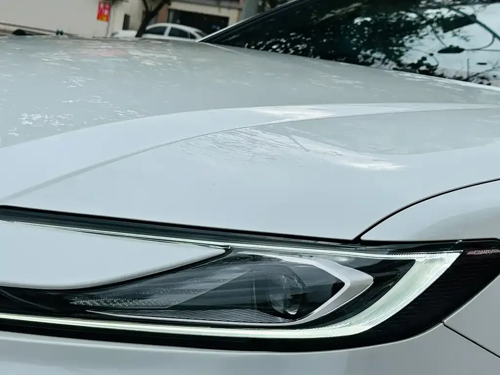 Toyota Camry — фото 2