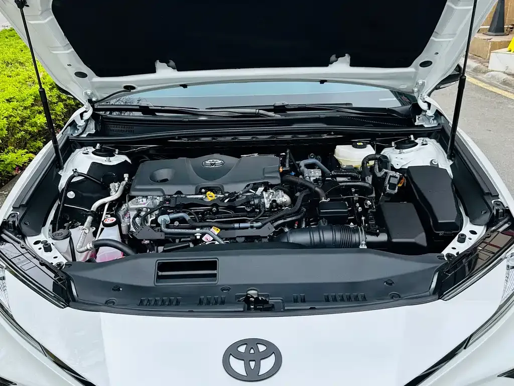 Toyota Camry — фото 5