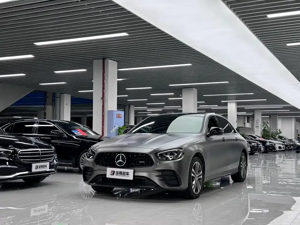 Mercedes-Benz E-Class — фото 1