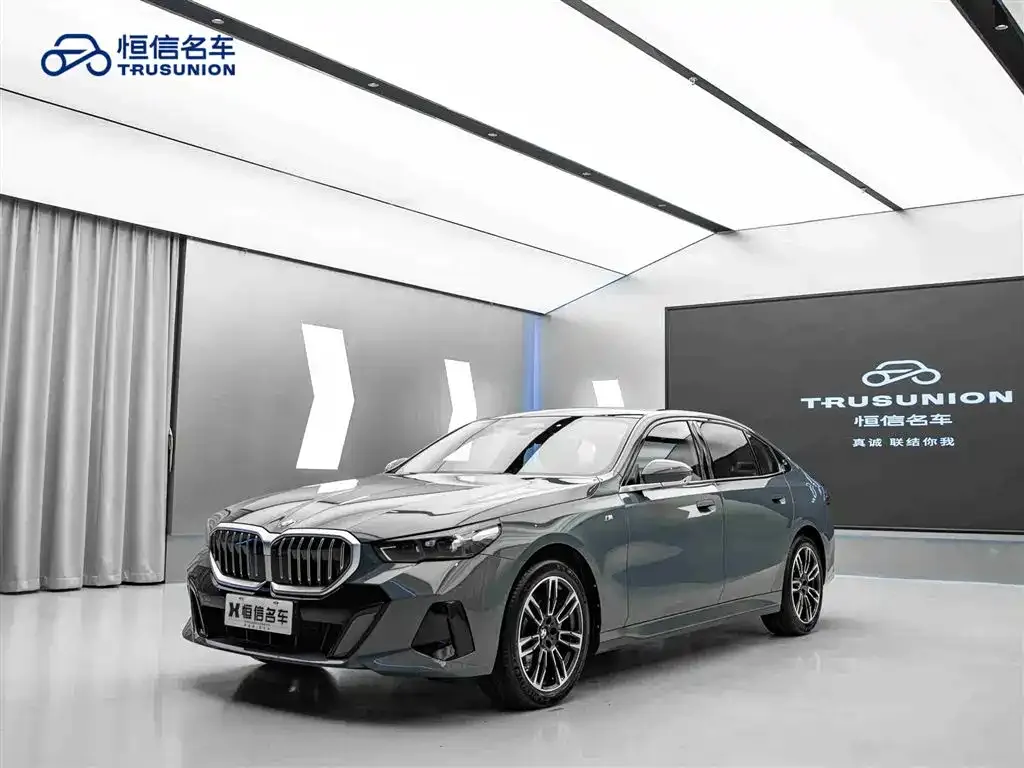 BMW 5 Series — фото 10