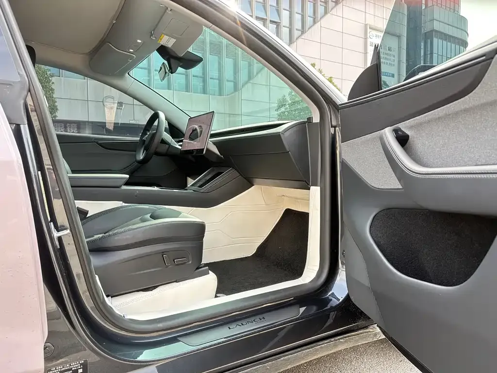 Tesla Model Y 2025 из CN, фото 2