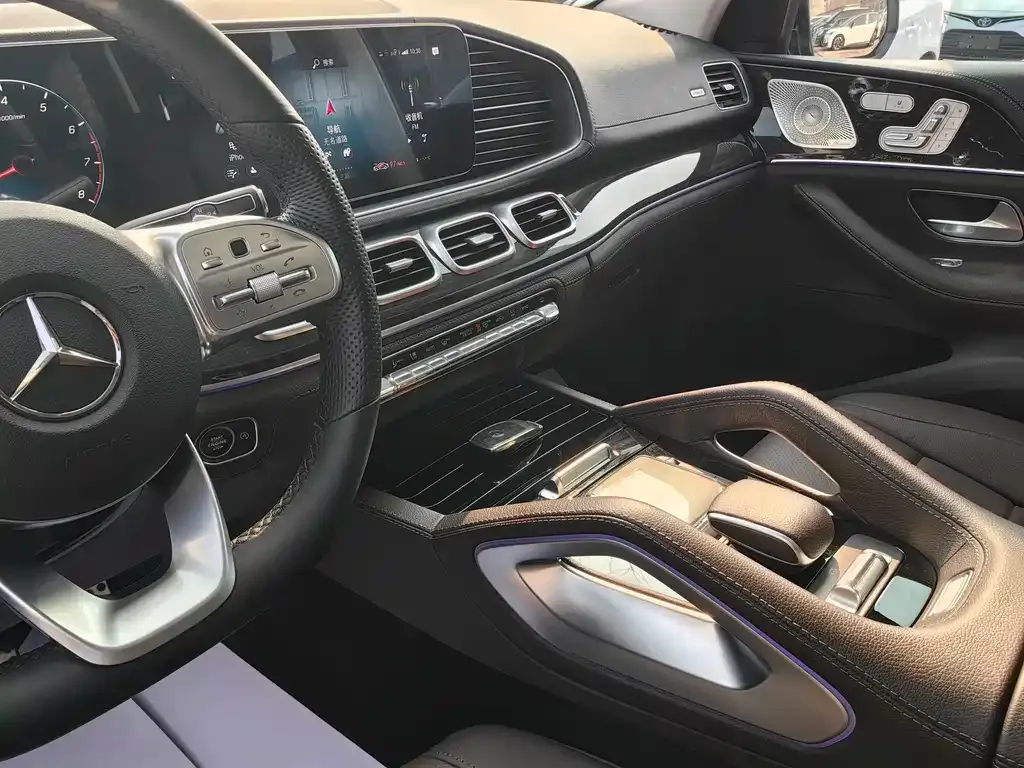 Mercedes-Benz GLS — фото 9