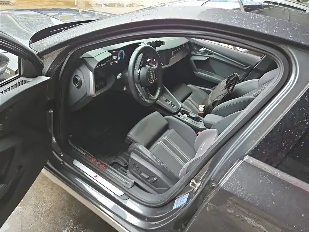 Audi A3 2023 из CN, фото 2
