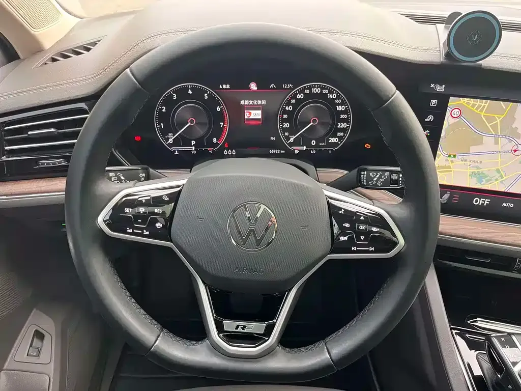 Volkswagen Touareg — фото 10