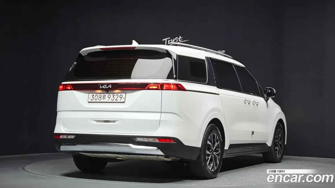 Kia Carnival — фото 4