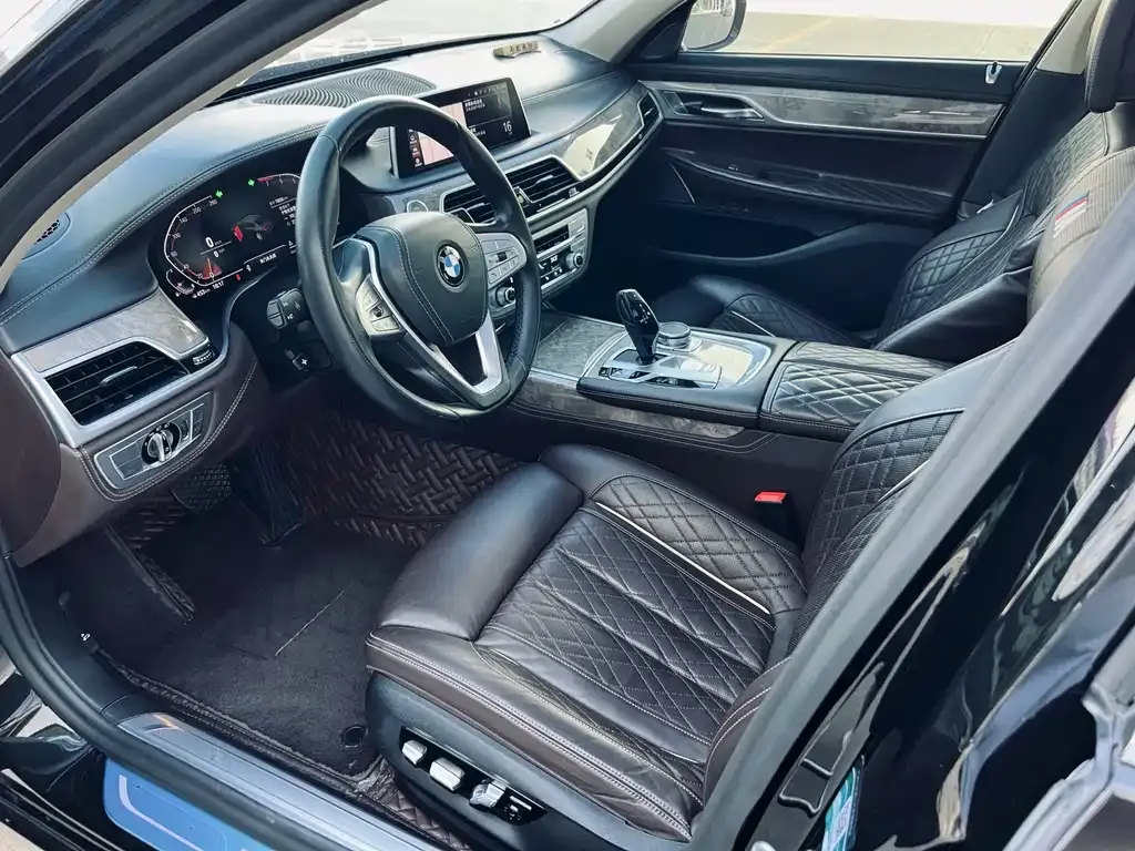 BMW 7 Series 2021 из CN, фото 10