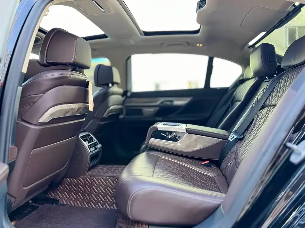 BMW 7 Series 2021 из CN, фото 4