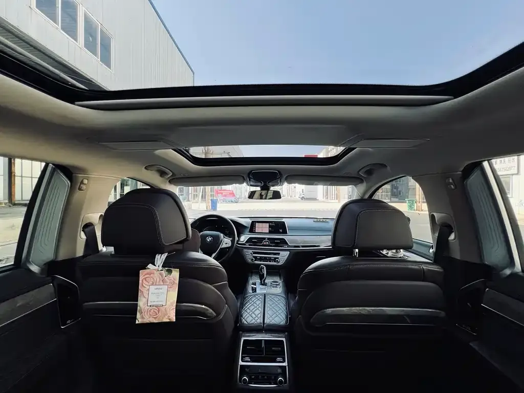 BMW 7 Series 2021 из CN, фото 9