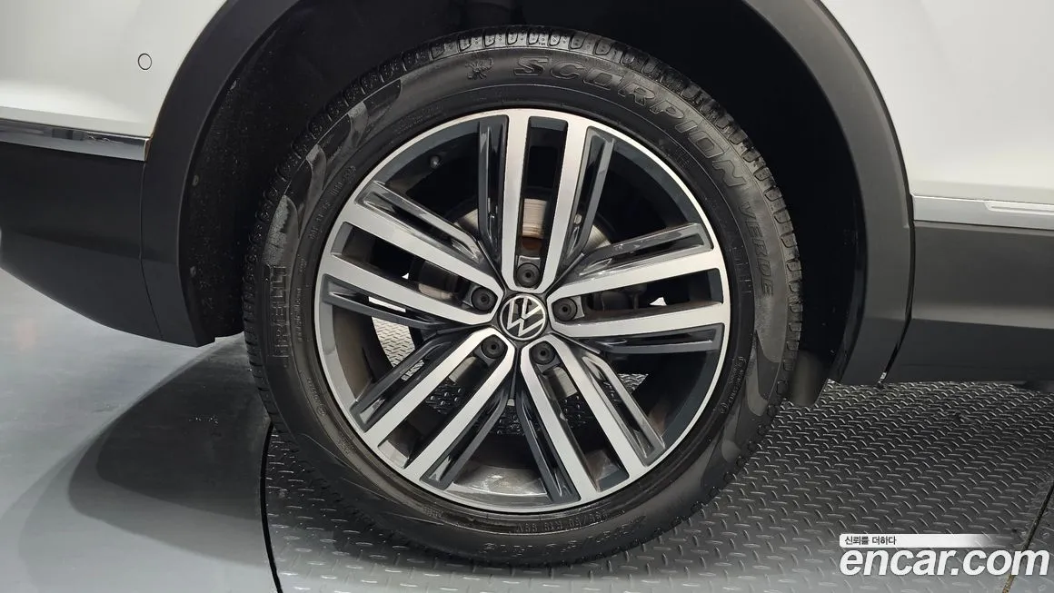 Volkswagen Tiguan — фото 8