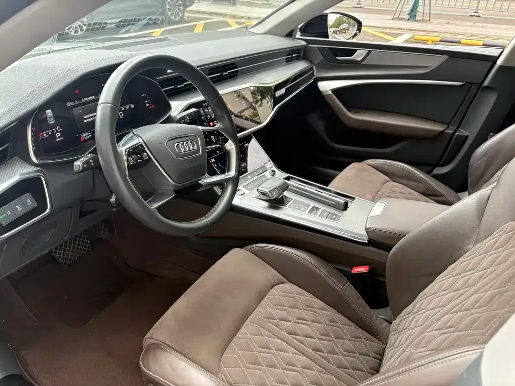 Audi A7L 2022 из CN, фото 2