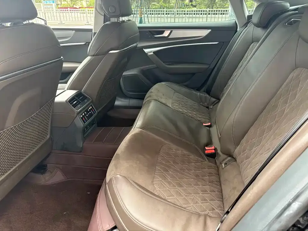 Audi A7L 2022 из CN, фото 3