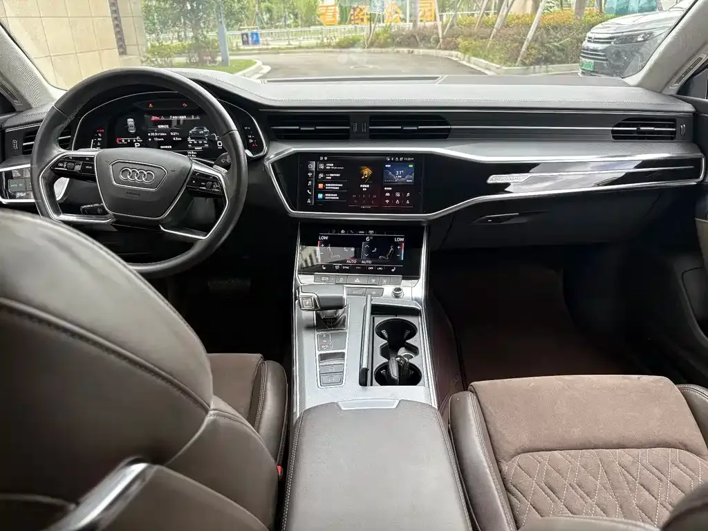 Audi A7L 2022 из CN, фото 7