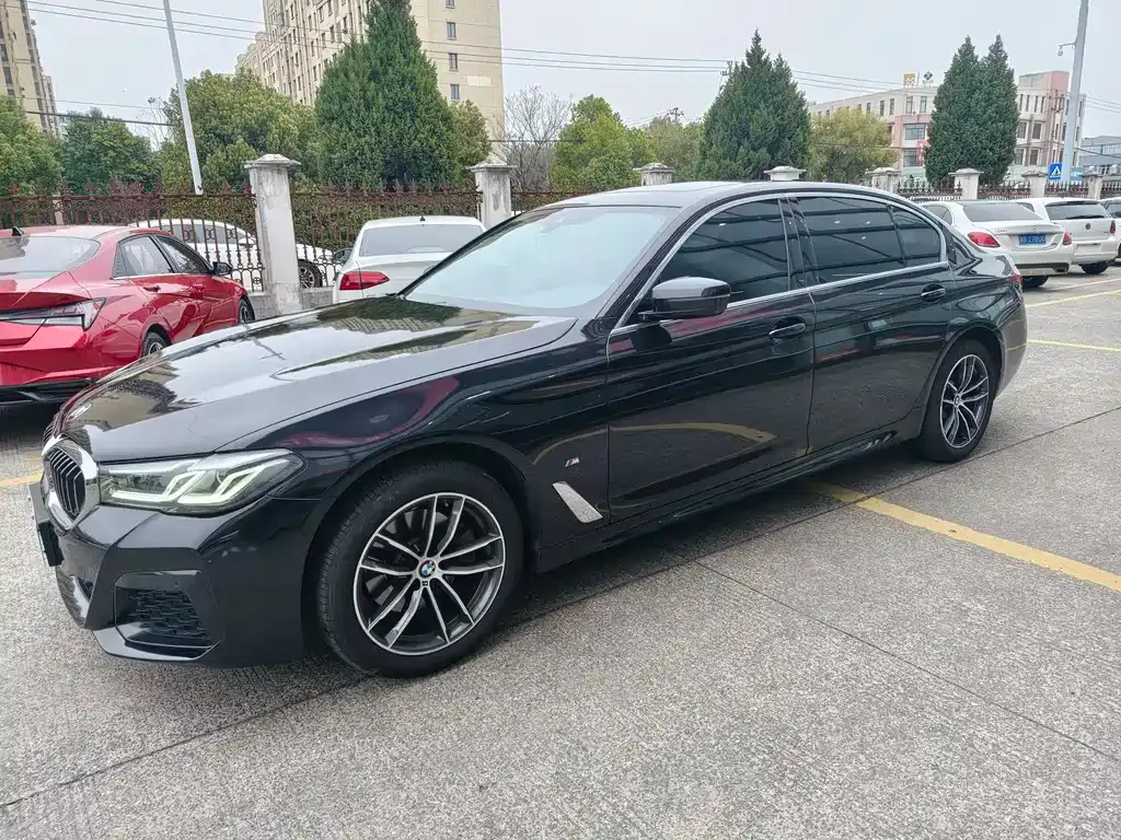 BMW 5 Series — фото 1