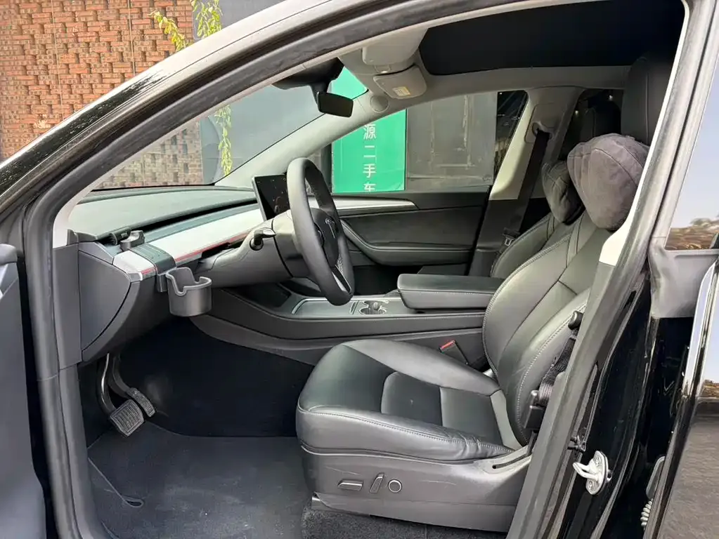 Tesla Model Y — фото 3