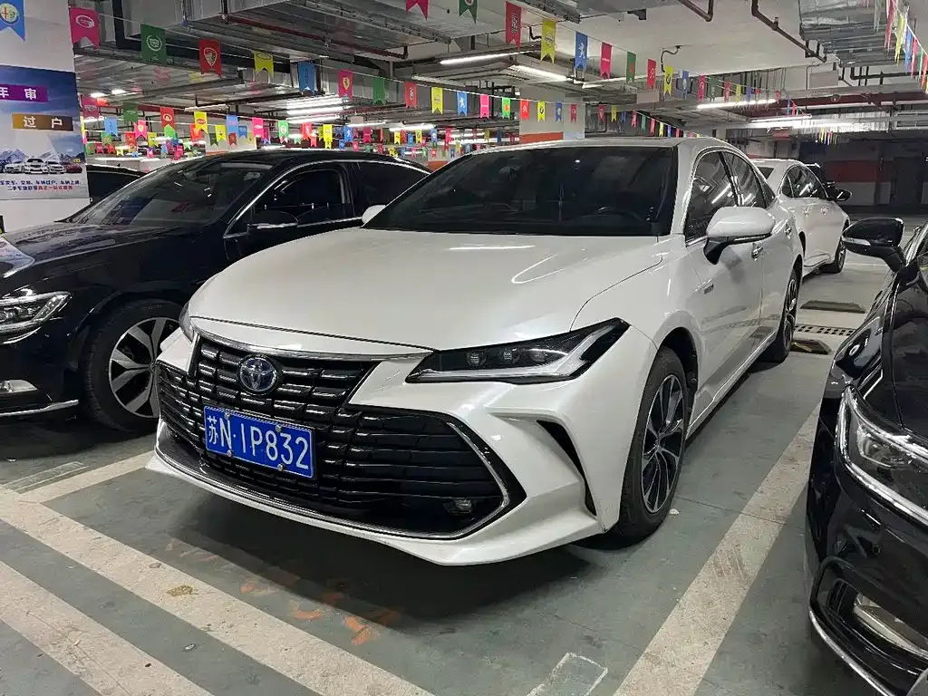 Toyota Avalon — фото 1