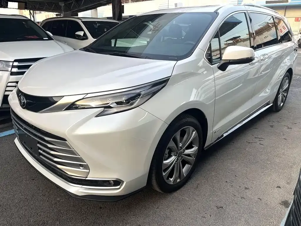 Toyota Sienna 2024 из CN, фото 1
