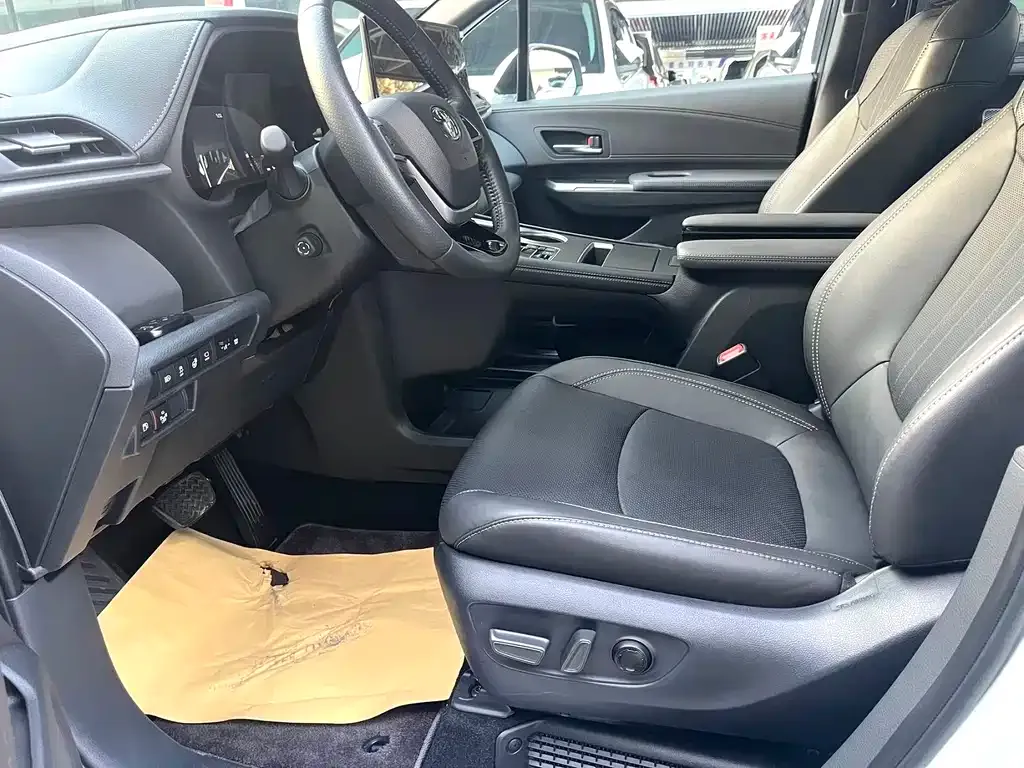 Toyota Sienna 2024 из CN, фото 6