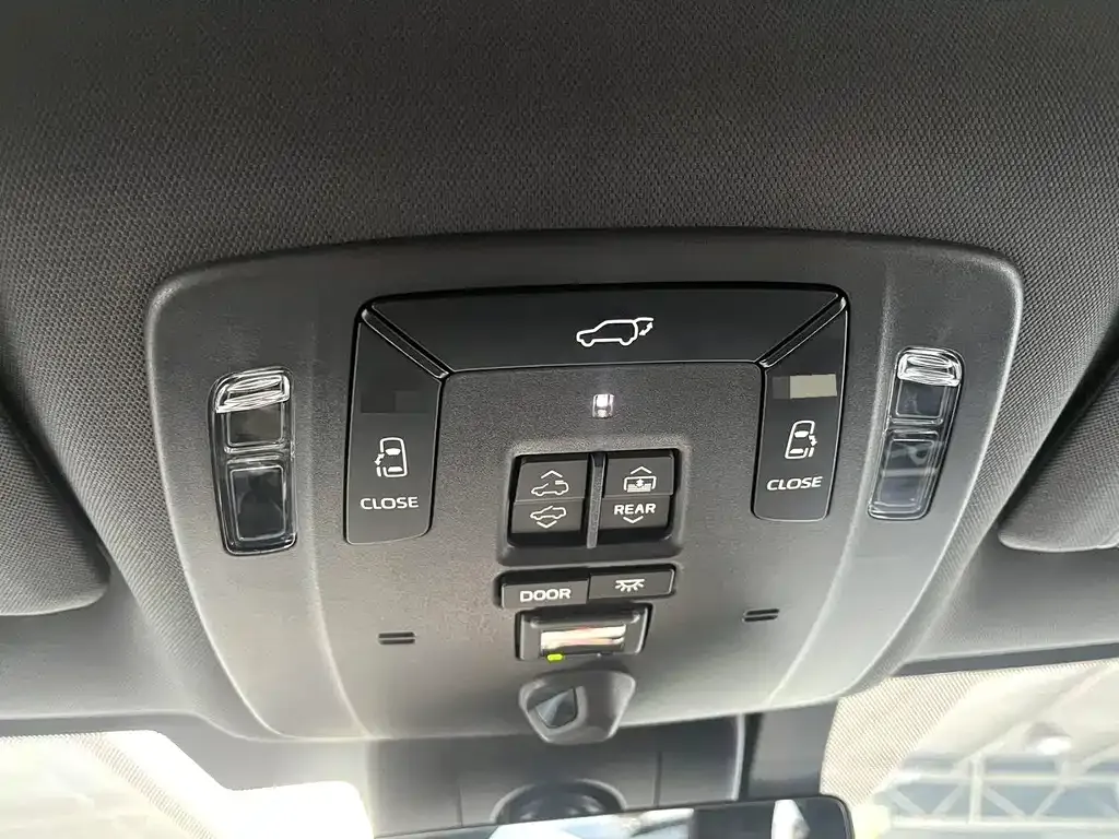 Toyota Sienna 2024 из CN, фото 7
