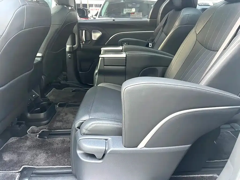 Toyota Sienna 2024 из CN, фото 4