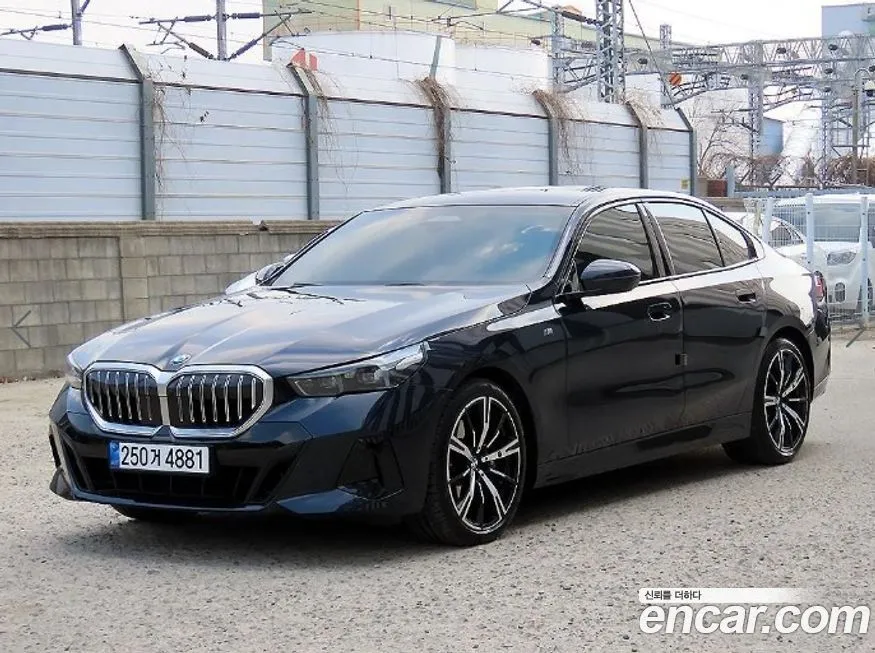 BMW 5-Series — фото 10