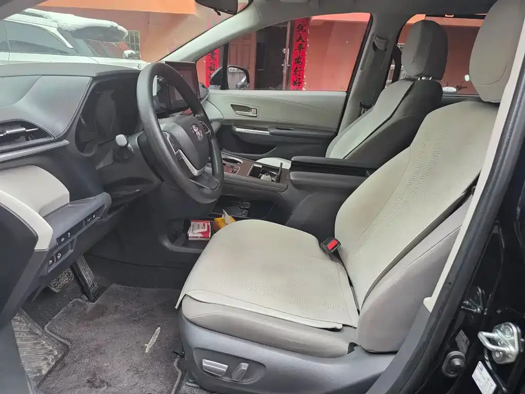 Toyota Sienna 2023 из CN, фото 5