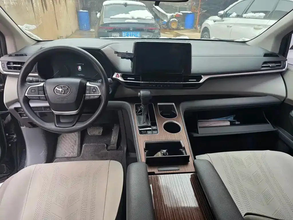 Toyota Sienna 2023 из CN, фото 4