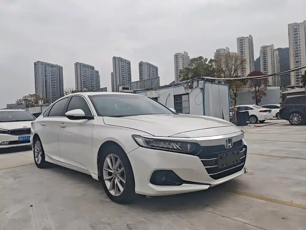 Honda Accord — фото 10