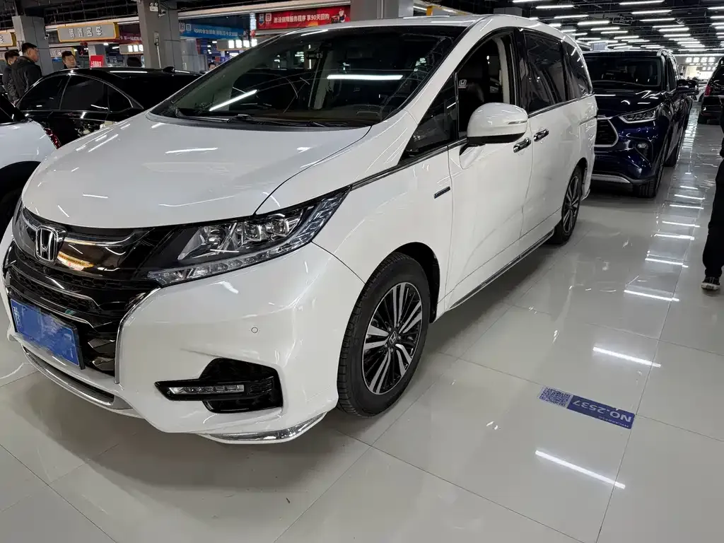 Honda Odyssey — фото 1