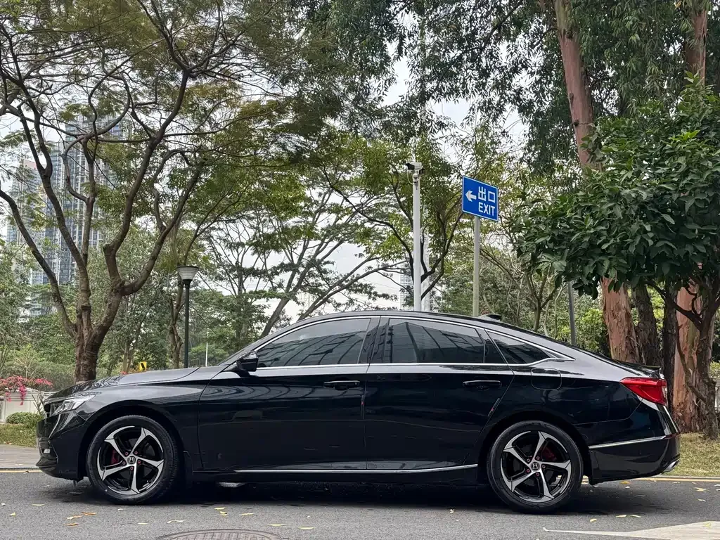 Honda Accord — фото 10