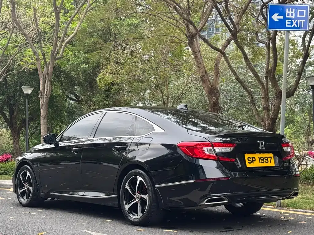 Honda Accord — фото 7