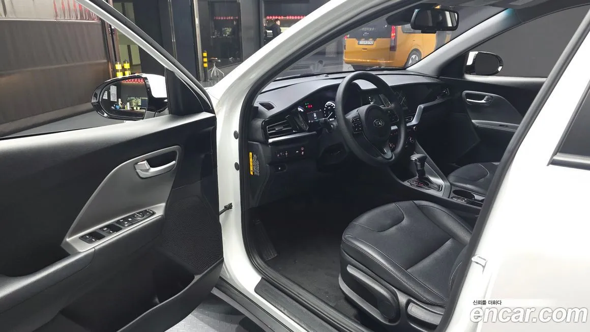 Kia Niro — фото 10