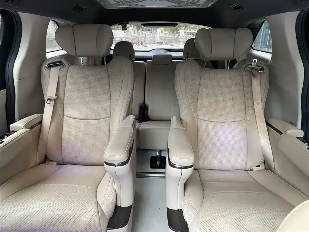 Toyota Sienna — фото 8