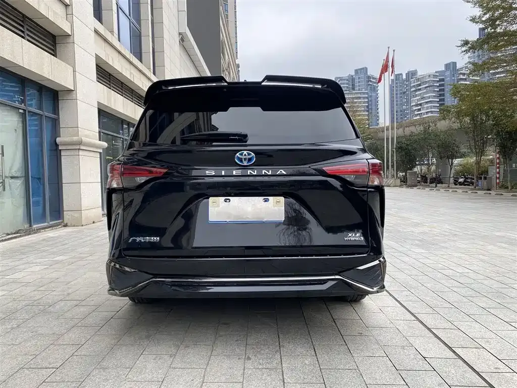 Toyota Sienna — фото 4