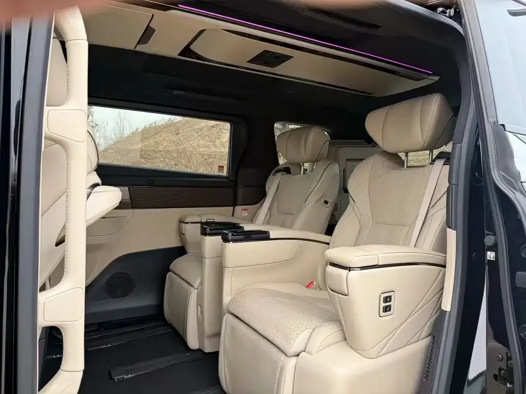 Toyota Alphard 2024 из CN, фото 8
