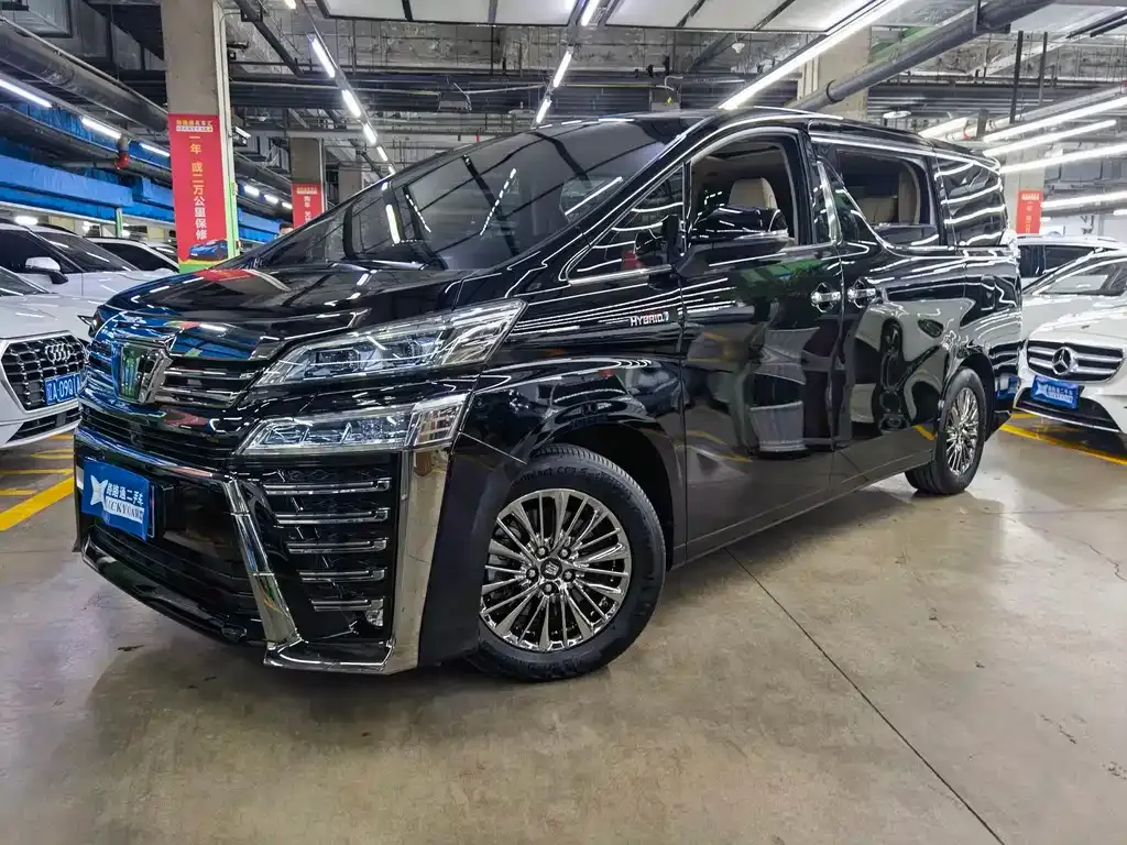 Toyota Vellfire — фото 1