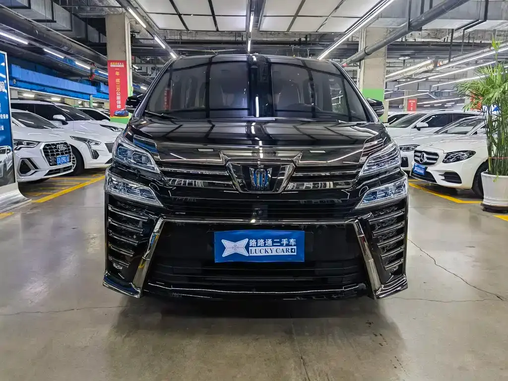 Toyota Vellfire — фото 10