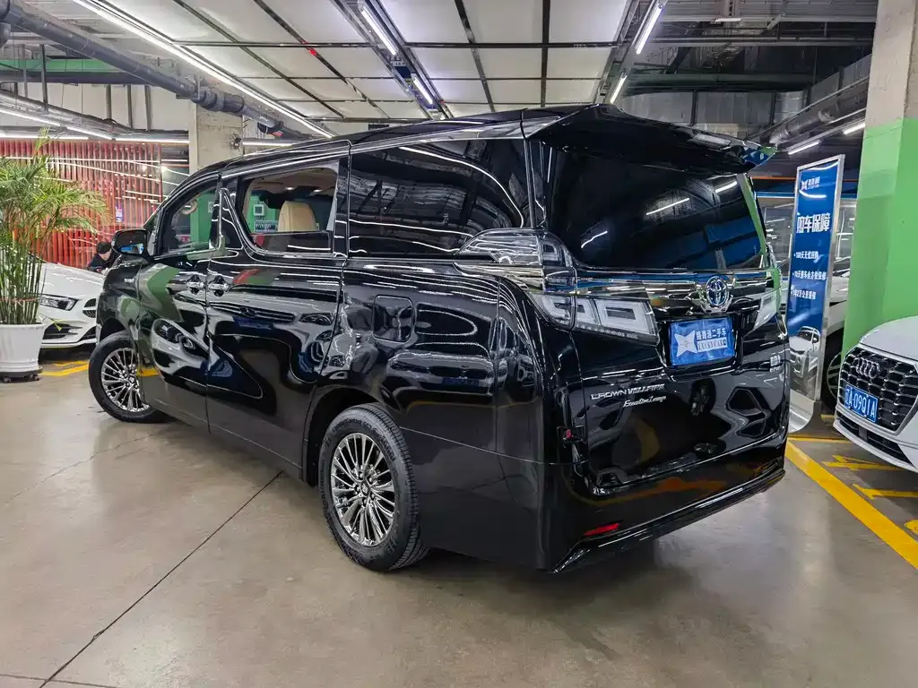 Toyota Vellfire — фото 8
