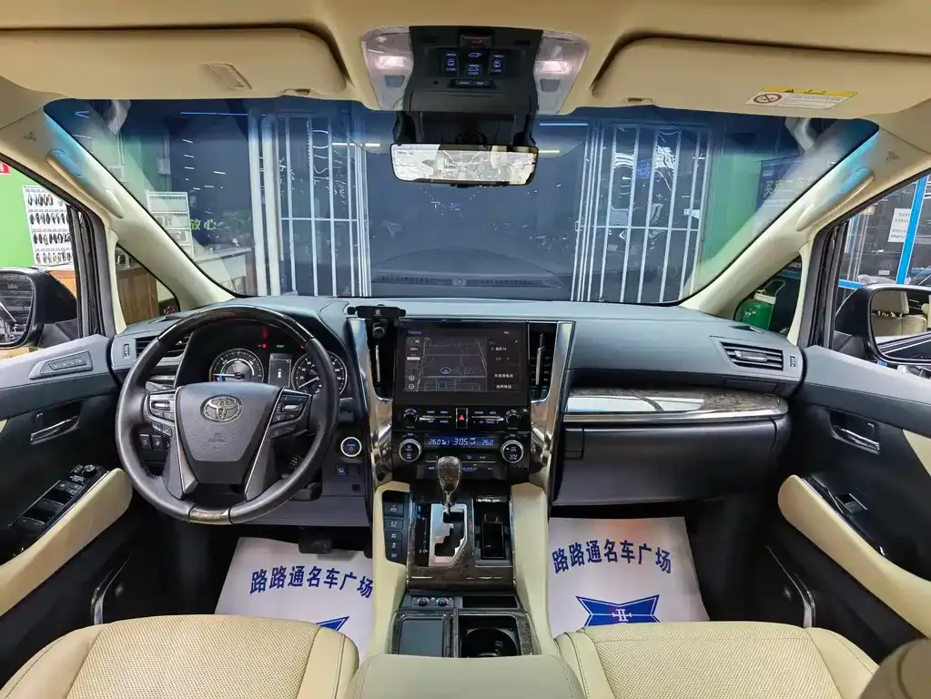 Toyota Vellfire — фото 9
