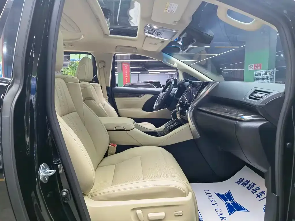Toyota Vellfire — фото 3