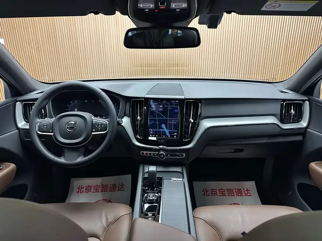 Volvo XC60 — фото 9