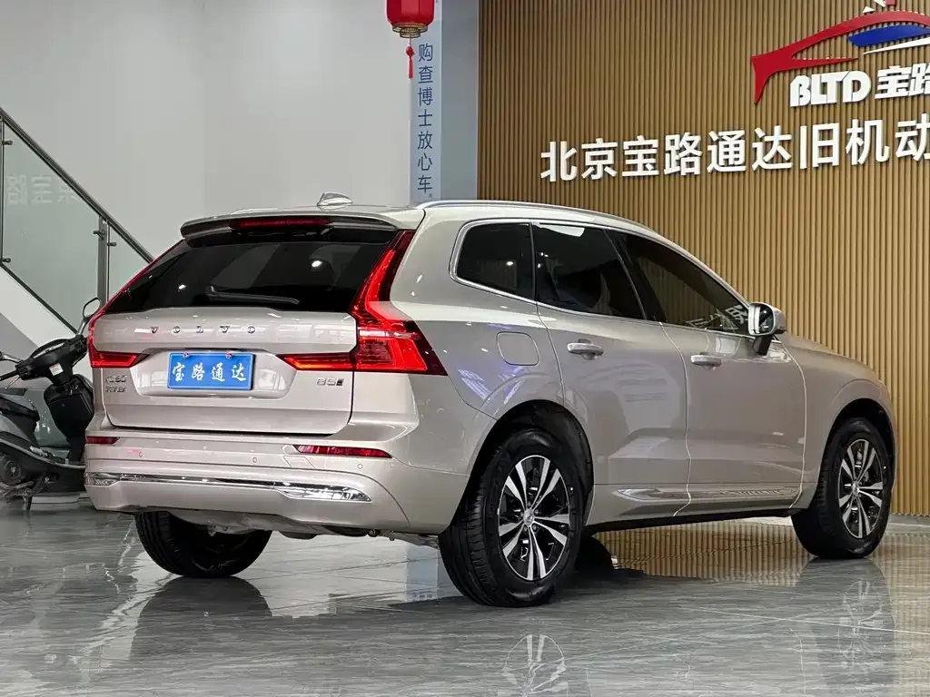 Volvo XC60 — фото 8
