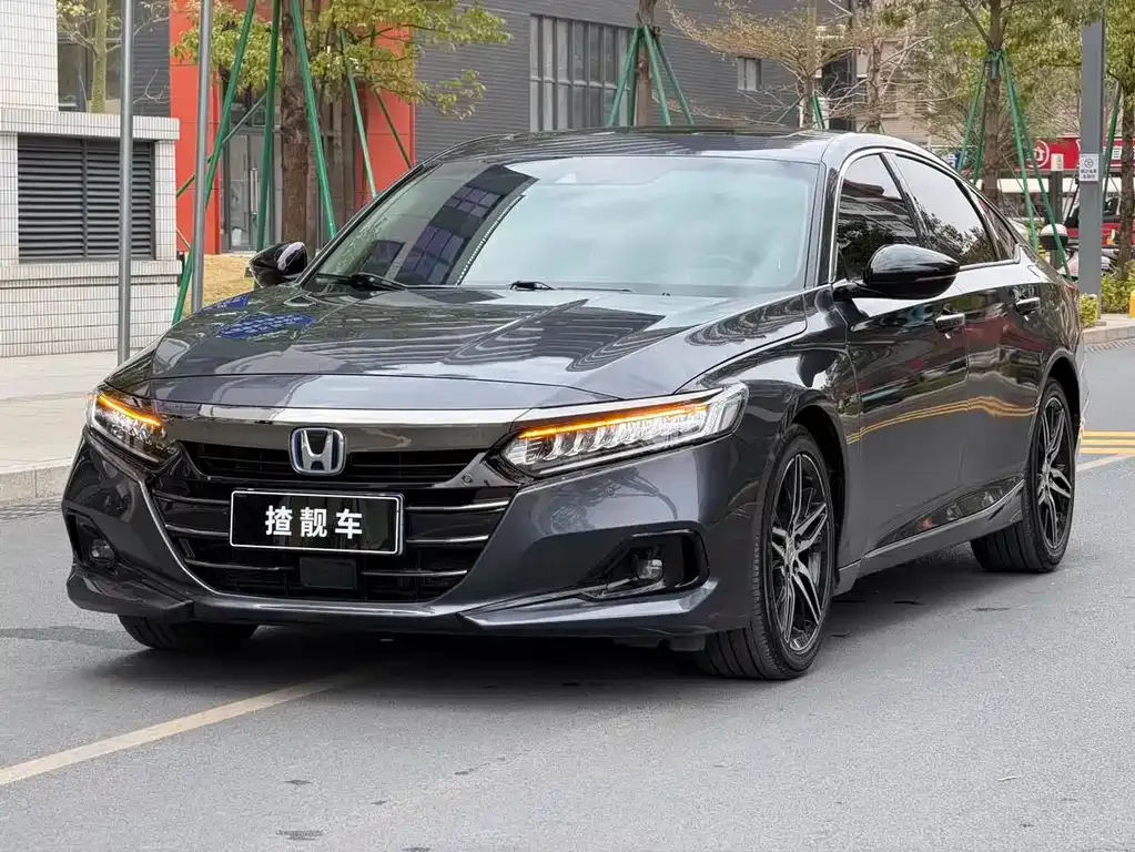 Honda Accord — фото 1