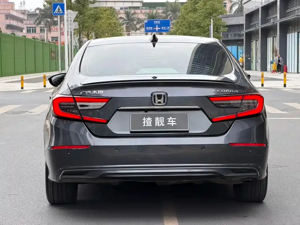 Honda Accord — фото 10