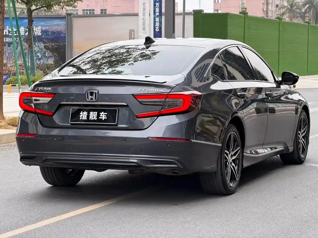 Honda Accord — фото 8