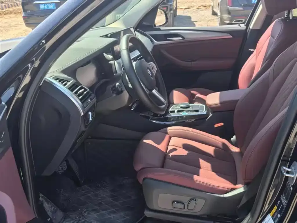 BMW iX3 2025 из CN, фото 7
