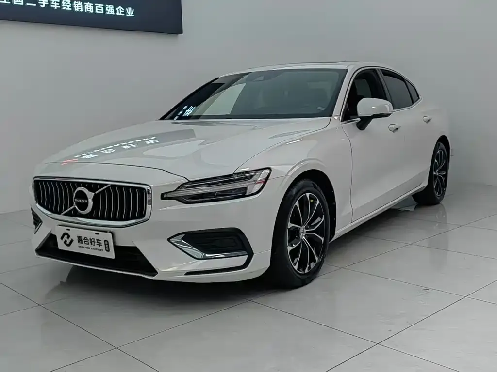 Volvo S60 — фото 1