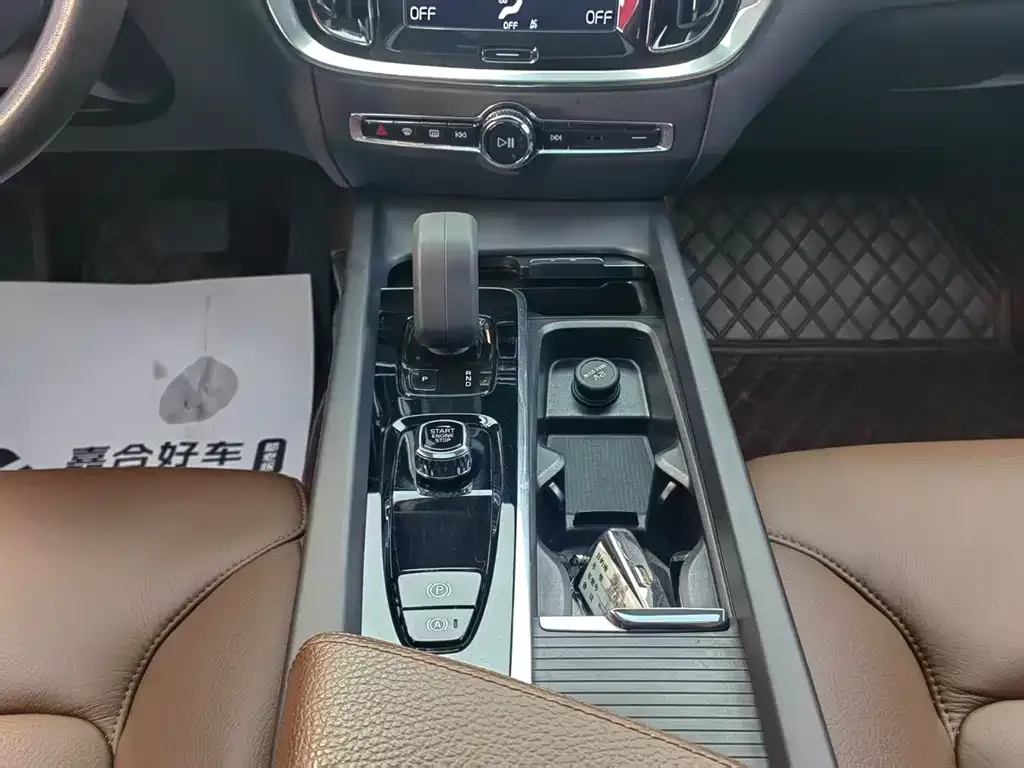 Volvo S60 — фото 10