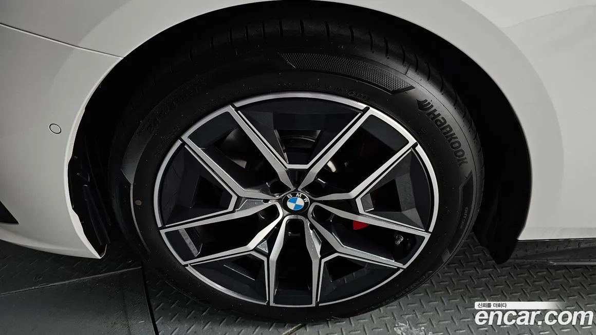 BMW 5-Series — фото 10